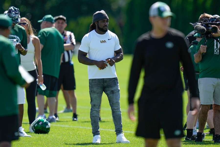 Cook kijkt toe op de training van de Jets