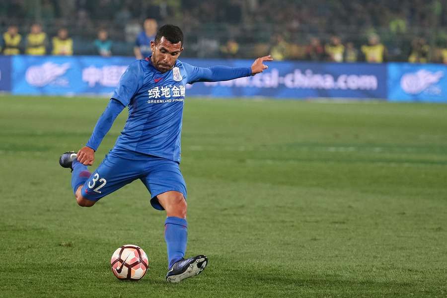 Carlos Tevez im Trikot von Shanghai