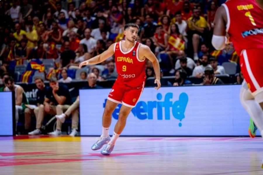 Guillem Ferrando, durante un partido con la selección española B