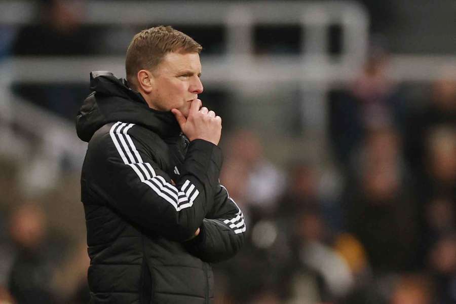 Eddie Howe en pleine réflexion.