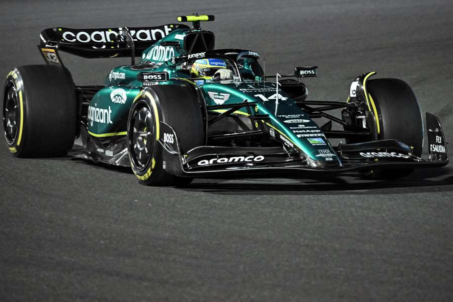 Fernando Alonso tem tido um excelente desempenho com o seu Asrton Martin Fernando Alonso tem tido um excelente desempenho com o seu Asrton Martin
