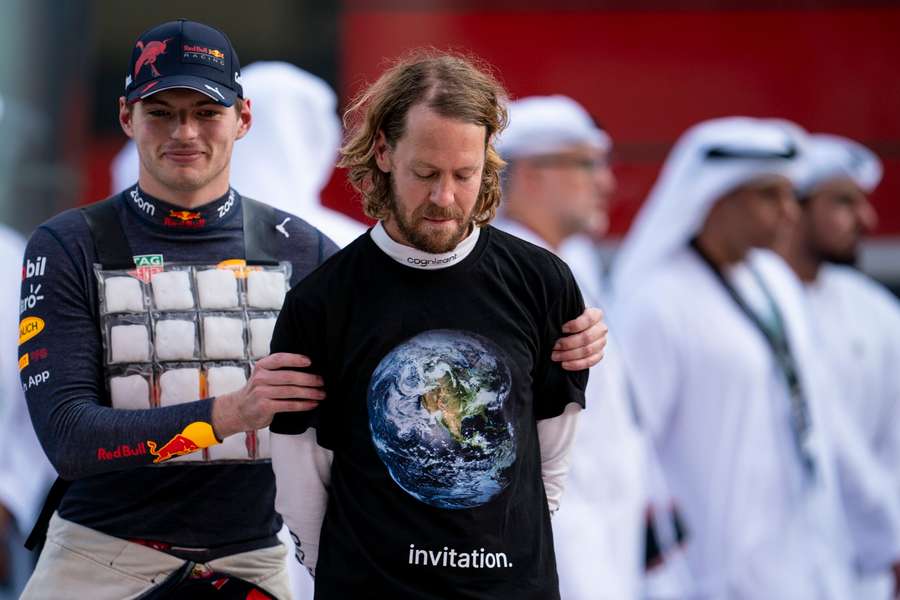 Max Verstappen und Sebastian Vettel beim Saisonabschluss 2022.