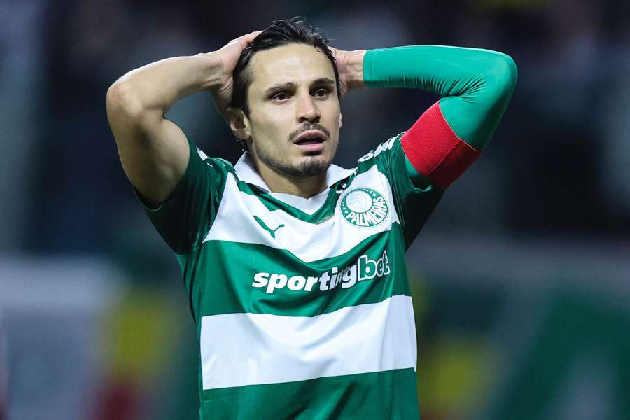 Palmeiras, de Raphael Veiga (foto), não conseguiu sair do 0 a 0 com o Vitória