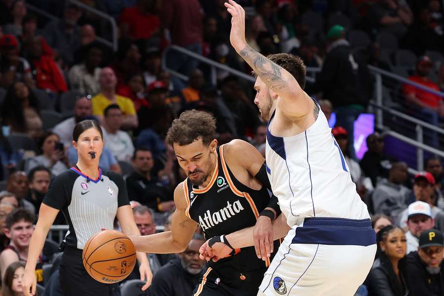 Trae Young (l.) von den Atlanta Hawks war häufig der Sieger im engen Duell mit Dallas' Luka Doncic.