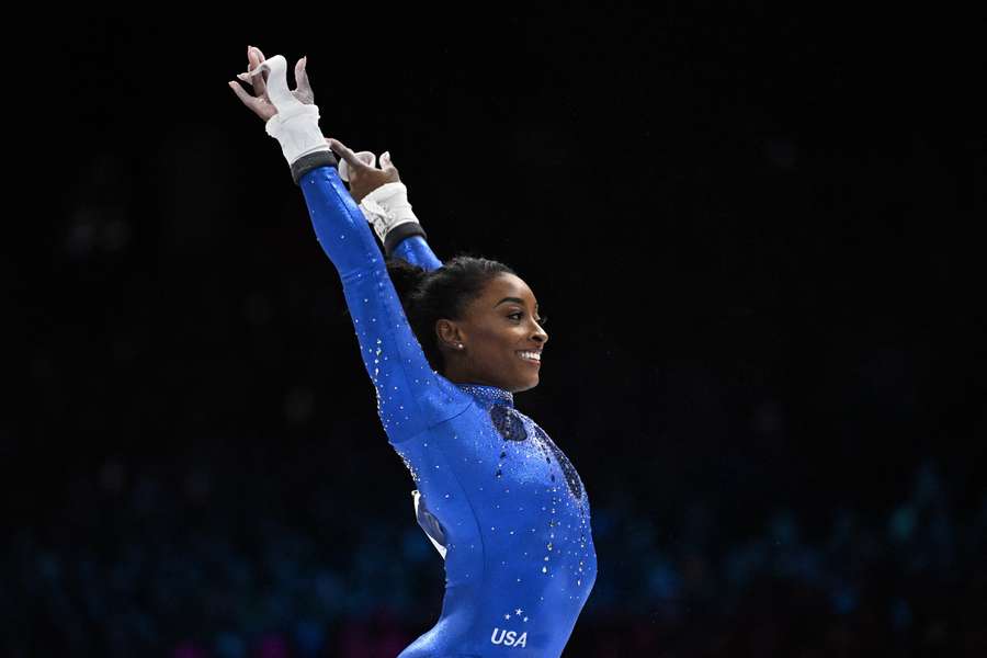 Blot to måneder efter sit comeback kan Simone Biles nu kalde sig for verdensmester. Igen igen. Fredagens VM-guldmedalje var nummer 21 i karrieren.