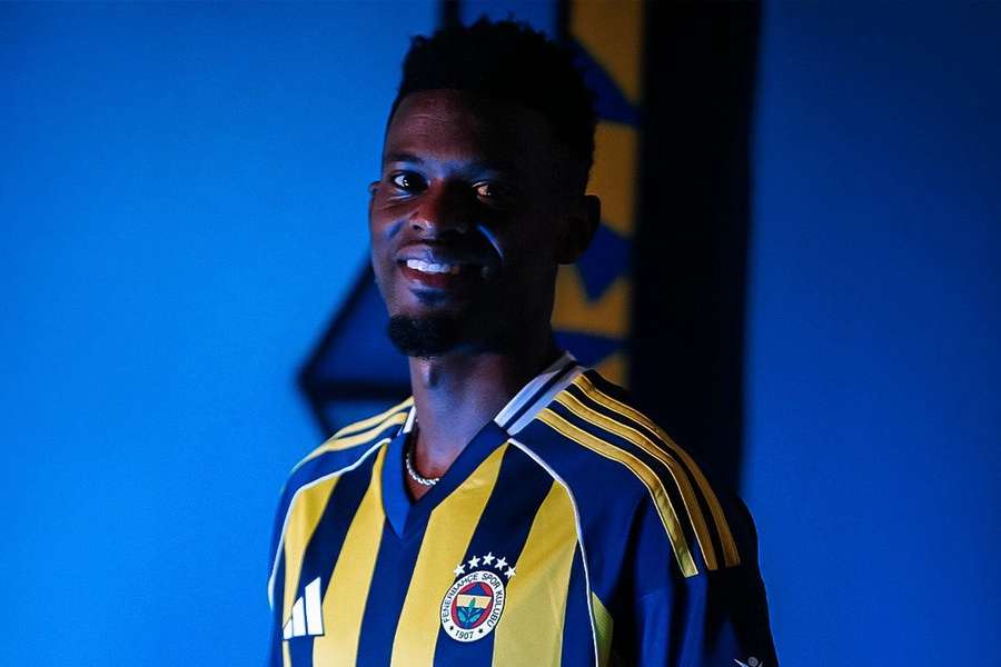 Nélson Semedo con la camiseta del Fenerbahçe