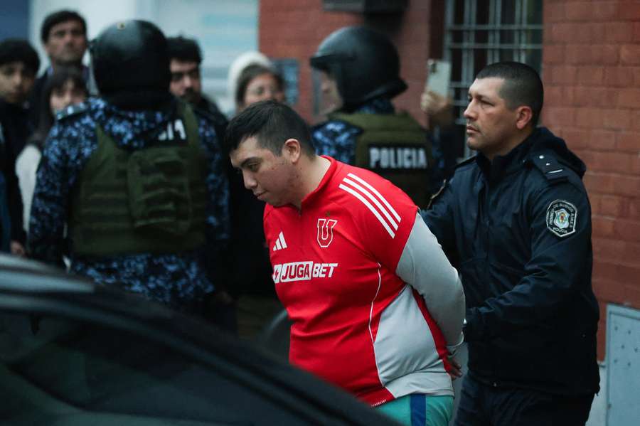 Un supporter du Club Universidad de Chile après son arrestation cette semaine.