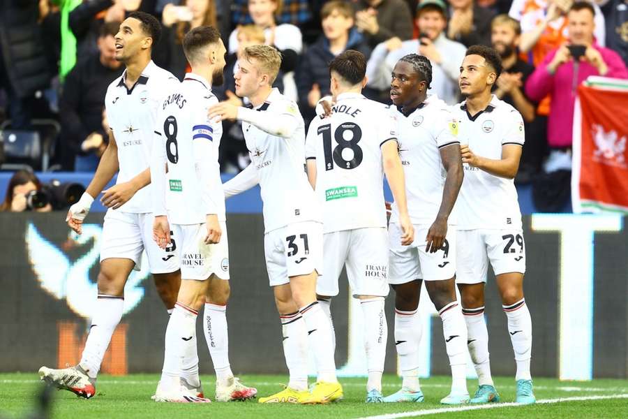 Robinson's derby red clips Bluebird wings as Swans continue to fly high
