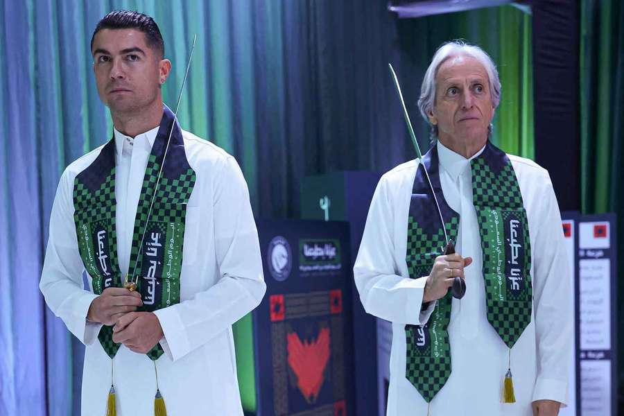 Cristiano Ronaldo și antrenorul Jorge Jesus, în timpul festivităților organizate de Ziua Națională a Arabiei Saudite, 23 septembrie Cristiano Ronaldo și antrenorul Jorge Jesus, în timpul festivităților organizate de Ziua Națională a Arabiei Saudite, 23 septembrie