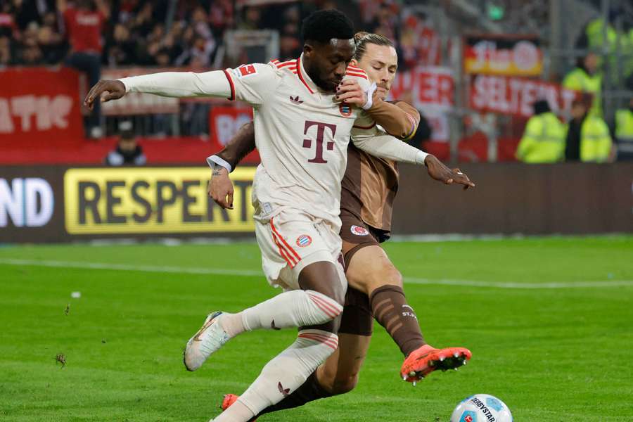 Alphonso Davies im Bundesligaspiel gegen den FC St. Pauli.