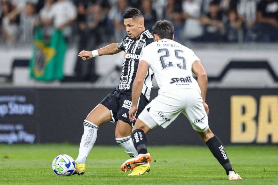 Wesley volta a ganhar chance no time profissional do Corinthians após 116  dias; veja números