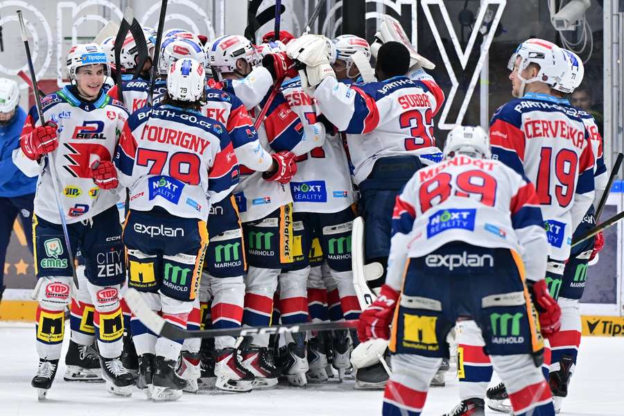 Radosť Pardubíc po spečatení postupu.