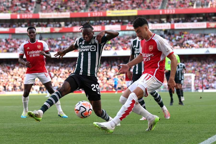 Wan-Bissaka em ação contra o Arsenal