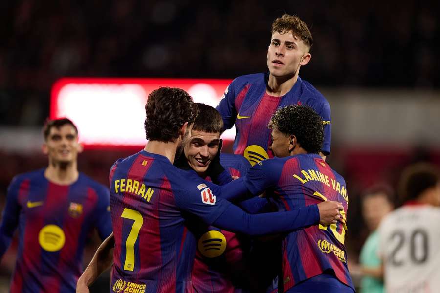 Hráči Barcelony pri gólovej oslave.