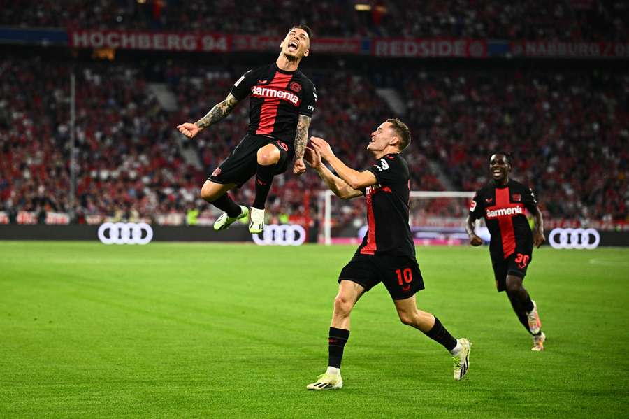 Grimaldo fez um golaço de livre direto