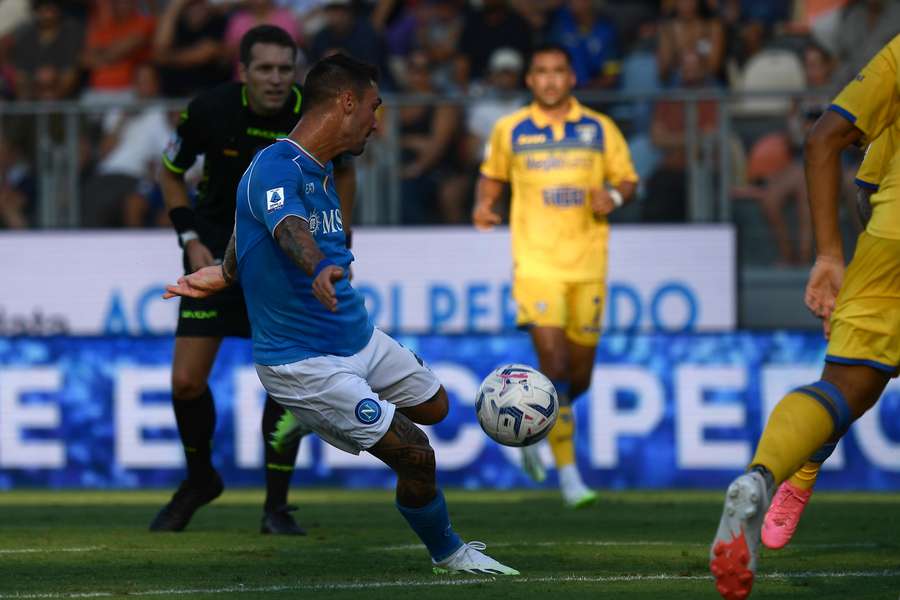 O remate de Matteo Politano faz o 1-1