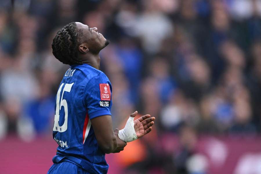 Chelsea midfielder Lavia sends message to fans ahead of Man Utd clash Chelsea midfielder Lavia sends message to fans ahead of Man Utd clash