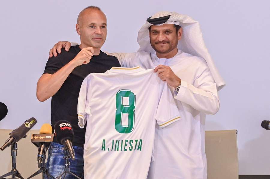 Iniesta mantém confiança no Emirates Clube e já pensa no próximo jogo