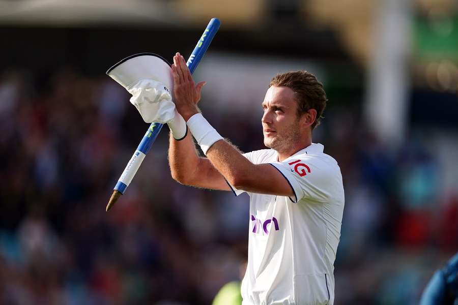 Broad says his final goodbyes to the crowd