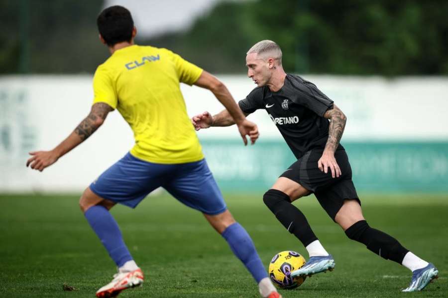 Nuno Santos em ação num jogo treino