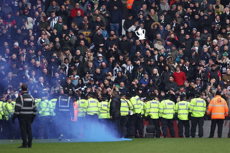 Meciul West Brom-Wolves, întrerupt din cauza unor ciocniri în tribune