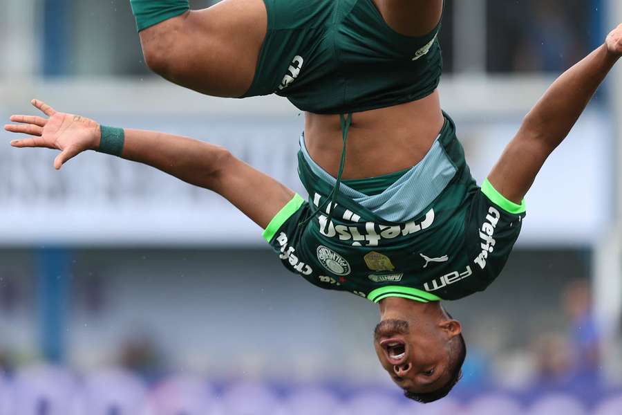 O "Senhor Libertadores" também dá cambalhotas no Paulistão