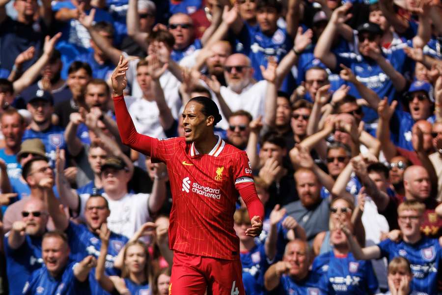 Virgil van Dijk staat voor de vierde keer in het PFA-elftal van het siezoen