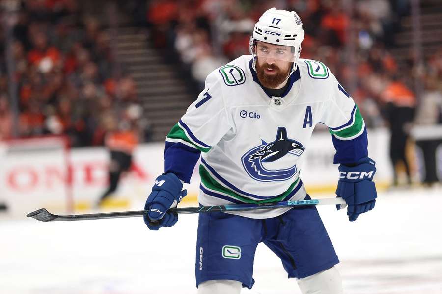 Hronek dělá ve Vancouveru asistenta kapitána.