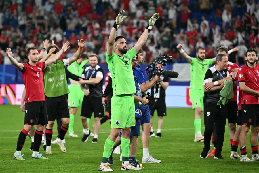 Selección de Georgia celebrando su pase ante Portugal