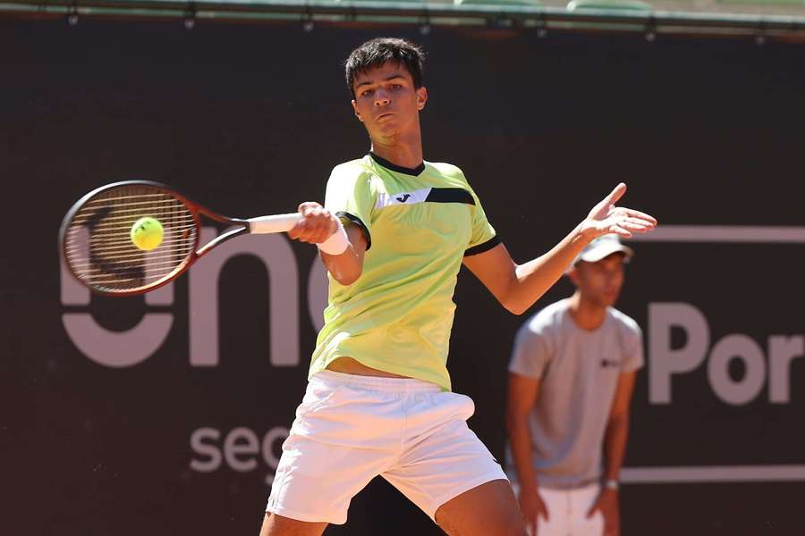 Tiago Pereira nas meias-finais de pares do challenger de Sófia