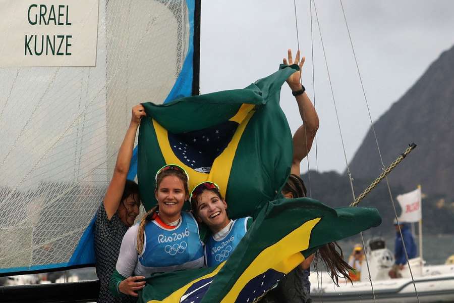 Martine Grael e Kahena Kunze fazem a festa na Baía de Guanabara