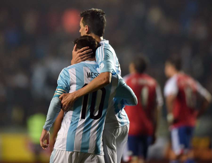 Pastore se v reprezentaci potkal i s Lionelem Messim. Pastore se v reprezentaci potkal i s Lionelem Messim.
