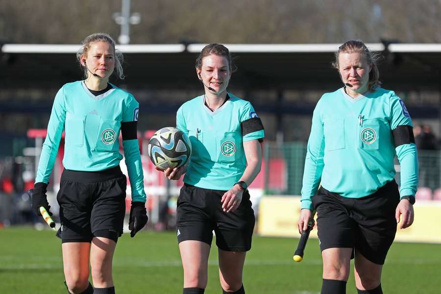 Das Schiedsrichter-Team von Leipzig vs. Freiburg in der Frauen-Bundesliga.