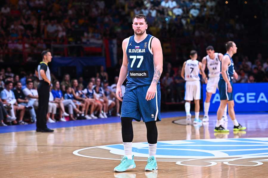 Luka Doncic é baixa nos Mavericks