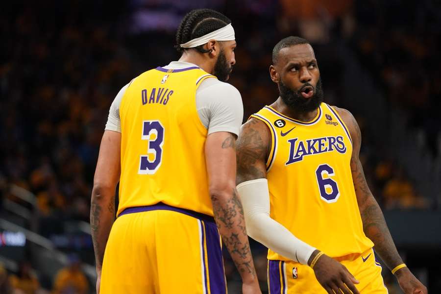 Davis speaks with LeBron during Game 1