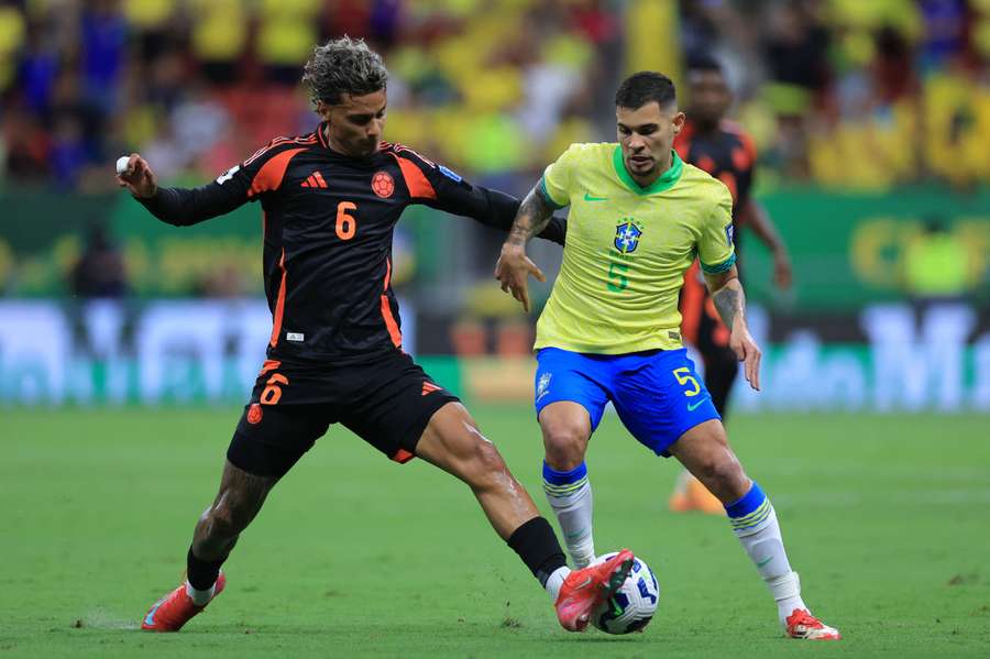 Bruno Guimarães está suspenso para Argentina x Brasil Bruno Guimarães está suspenso para Argentina x Brasil