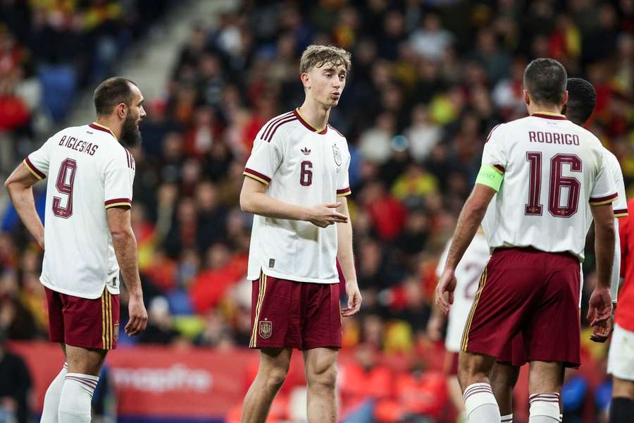Rodri con Huijsen y Borja Iglesias, durante el España-Egipto en Barcelona