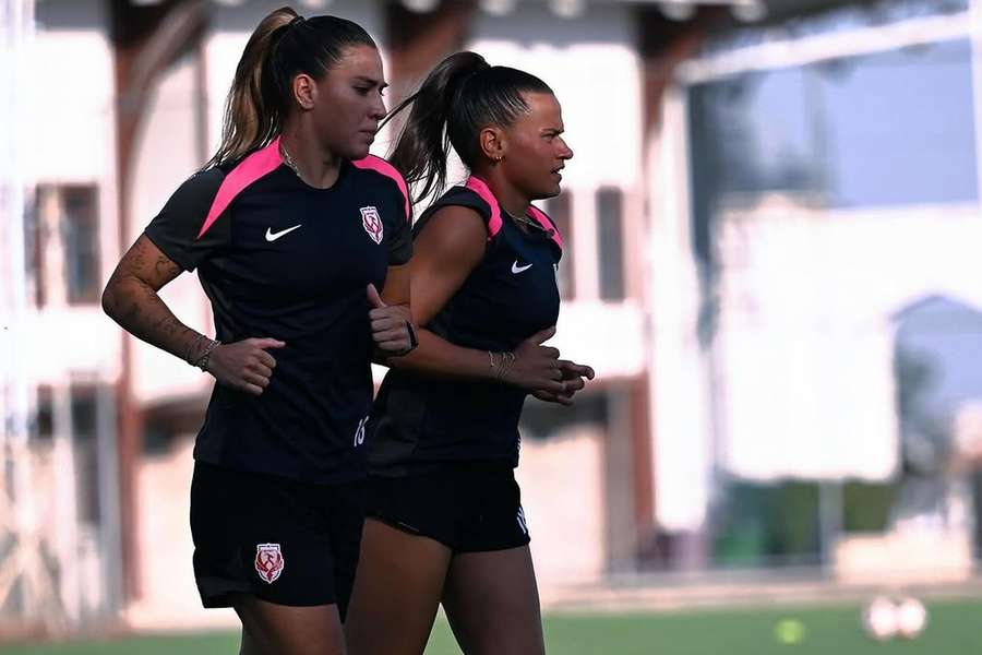 Nayeli avec la Portugaise Ana Dias lors d'une séance d'entraînement du Fomget Nayeli avec la Portugaise Ana Dias lors d'une séance d'entraînement du Fomget
