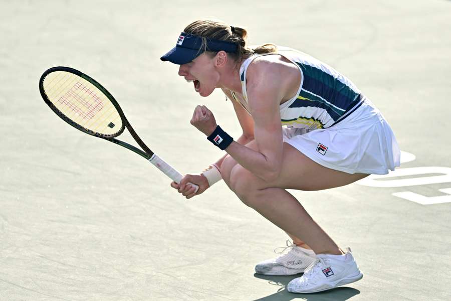 Alexandrova celebra la victoria en el Abierto de Corea al vencer a Ostapenko por 7-6 y 6-0