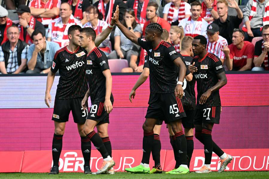 Union Berlín po vítězství v Kolíně vede i díky ztrátě Freiburgu Bundesligu