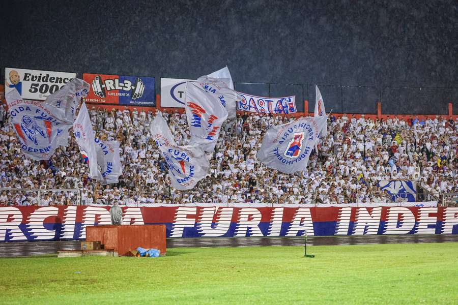 Torcida do Paraná em jogo do clube pelo Campeonato Estadual