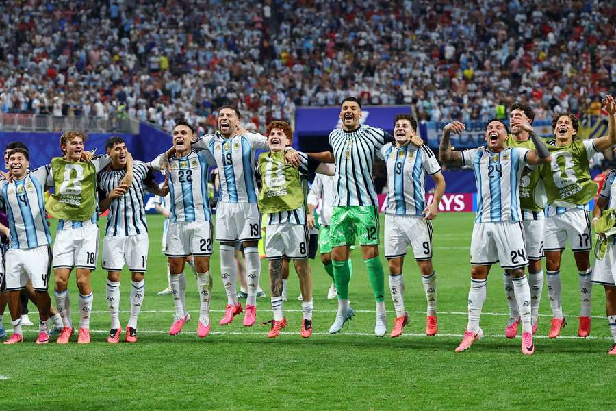 Postupová radost hráčů Argentiny. Postupová radost hráčů Argentiny.