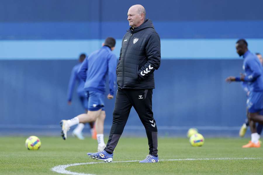 Pepe Mel durante un entrenamiento del Málaga CF.