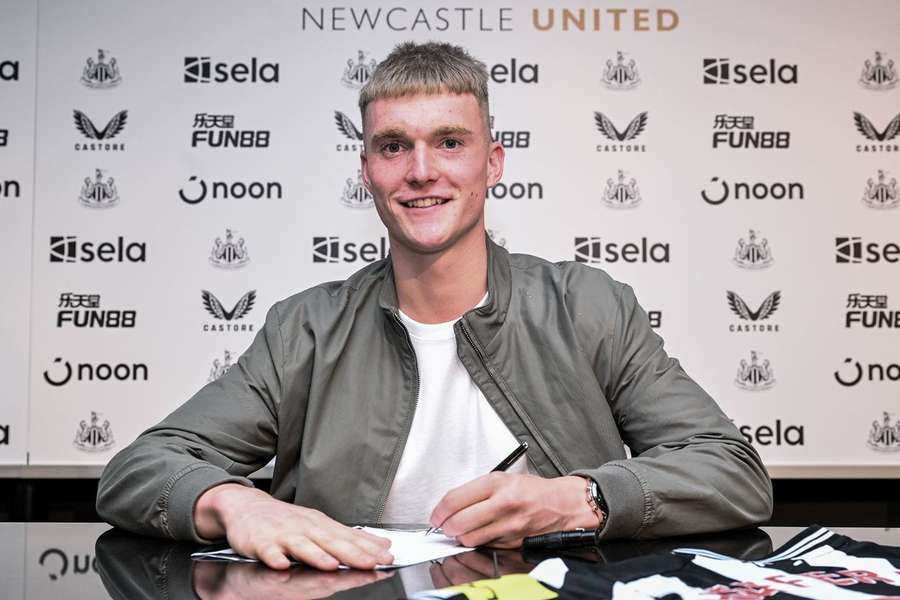 Cathal Heffernan chega ao Newcastle depois de dois anos na Itália