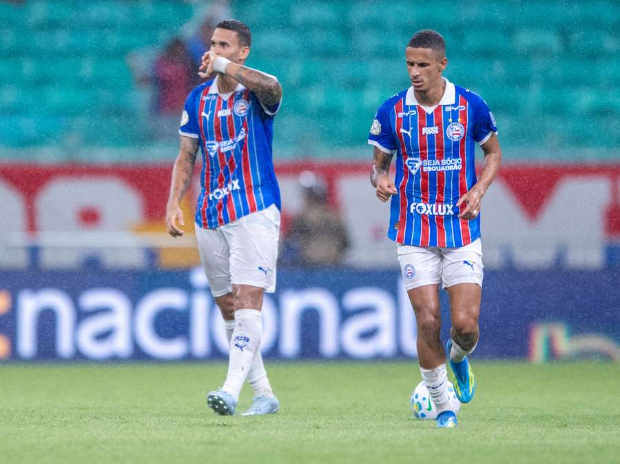 Willian José e Luciano Juba, do Bahia, comemoram gol na derrota para o Remo pela Copa do Brasil.