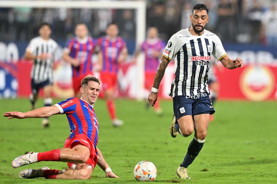 Freytes em ação pelo Alianza Lima