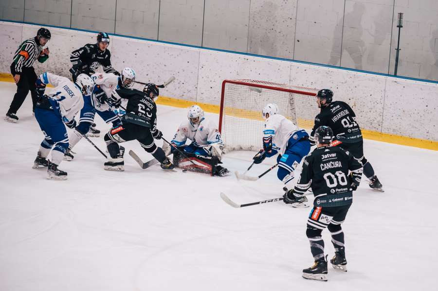 Akademici z Plzně smetli Jihočechy 7:2. Akademici z Plzně smetli Jihočechy 7:2.