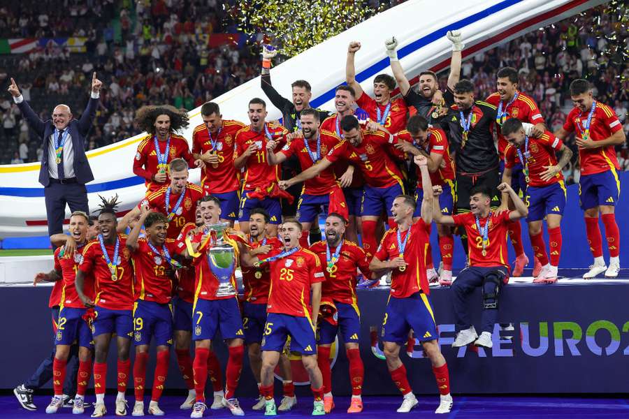 Los jugadores de España celebran la victoria de la selección en la Eurocopa de Alemania 2024