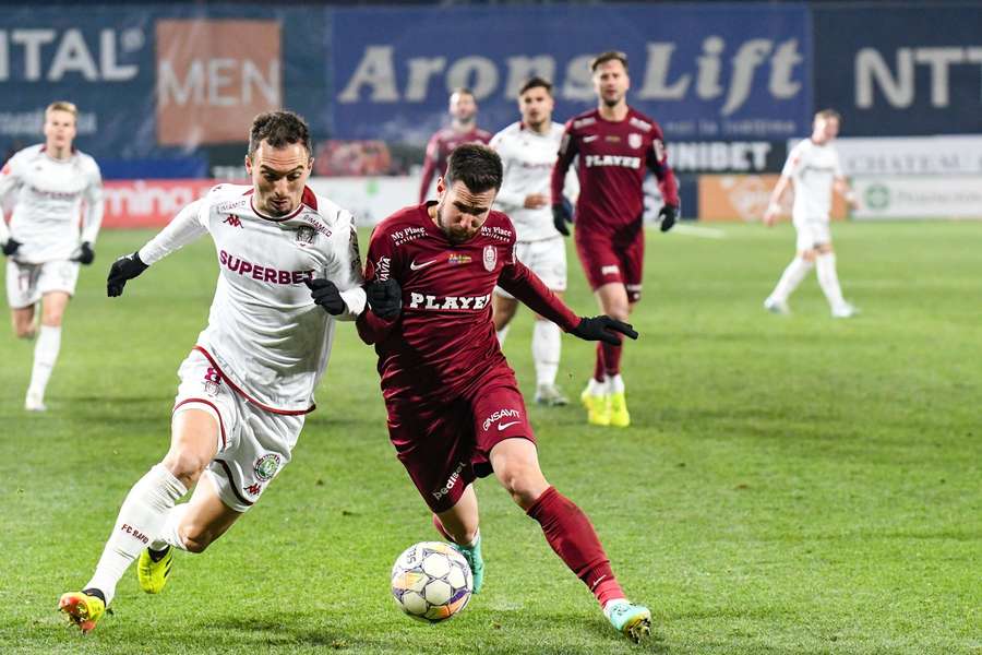 Florent Hasani (stânga) și-a reziliat contractul cu Rapid