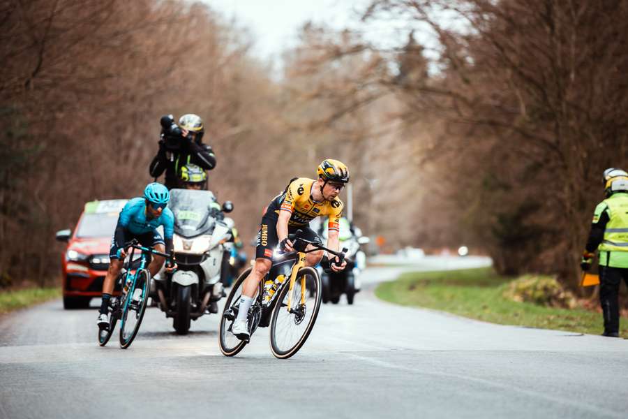 Jan Tratnik er dagen før starten på Giro d'Italia havnet en tur på hospitalet i Italien efter et træningsuheld. 
